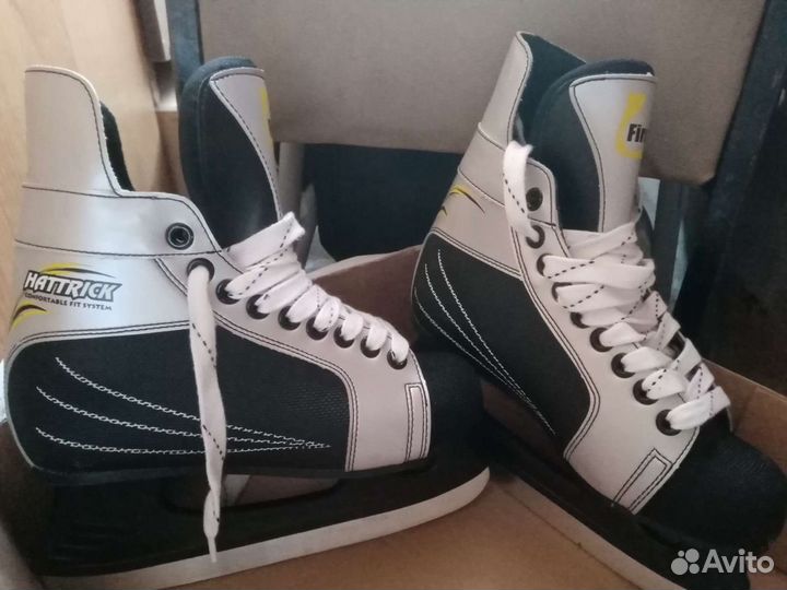 Коньки хоккейные