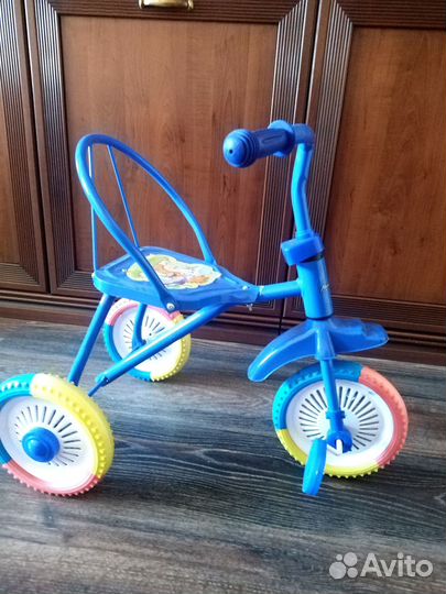 Детский велосипед трехколесный