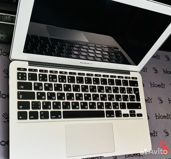 Apple MacBook Air (11-inch, Mid 2012)