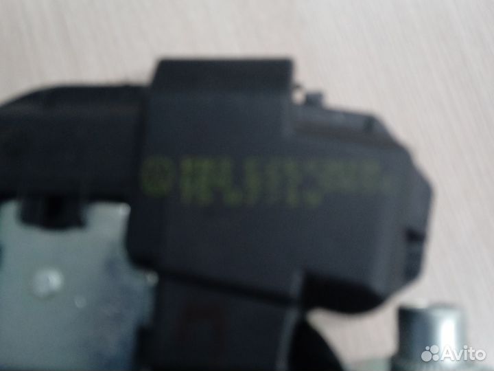 Замок крышки багажника Volkswagen Polo