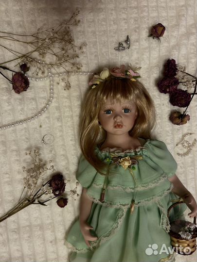 Кукла фарфоровая коллекционная