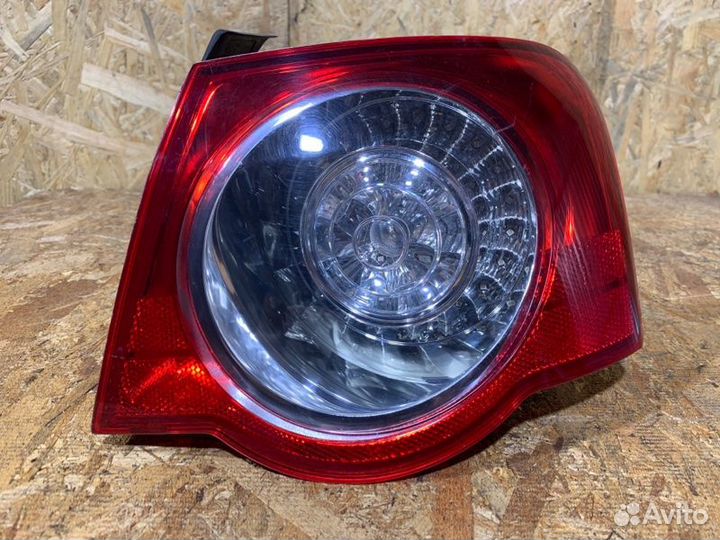 Фонарь задний правый Volkswagen Passat B6 седан