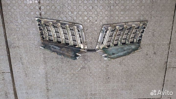 Решетка радиатора Mitsubishi L200, 2010