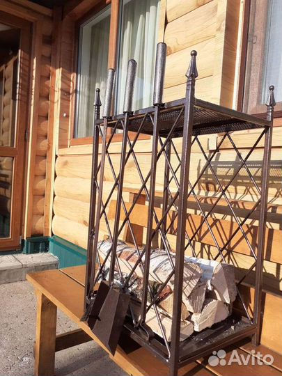 Подставка (полка) для дров + совок, кочерга, щетка