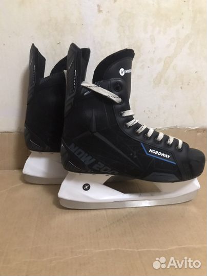 Коньки хоккейные 42 размер