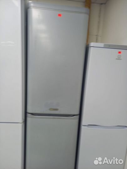 Холодильник Hotpoint -Ariston