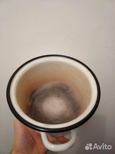 Кастрюли эмалированные, вилки ложки, подносы