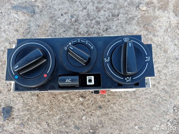 Блок управления печкой Фольксваген Поинтер 2004г