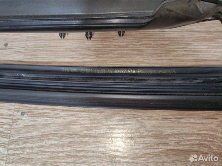 Уплотнительная резинка боковой двери задняя правая