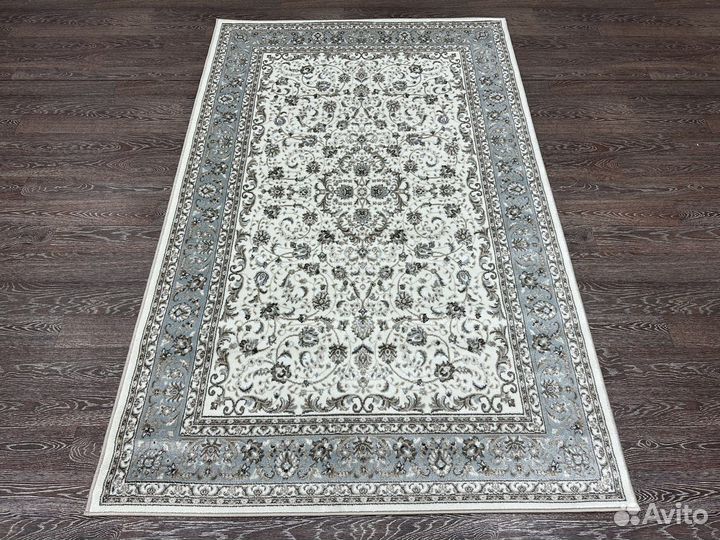 Ковер классический, бежевый