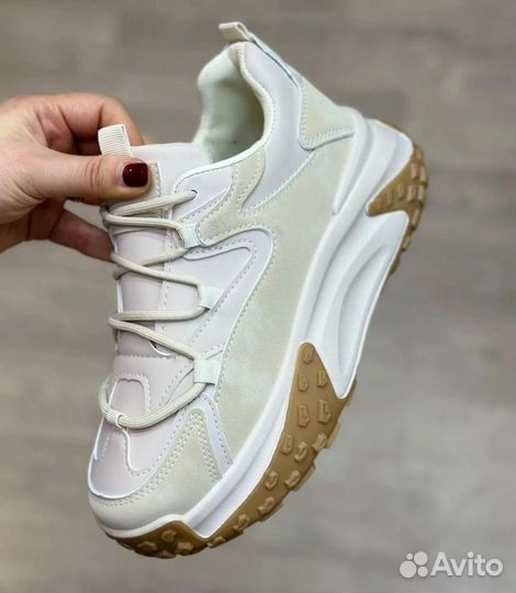 Кроссовки женские