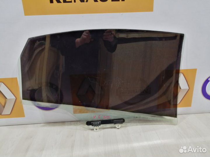 Стекло боковое двери Nissan almera G15 Лев