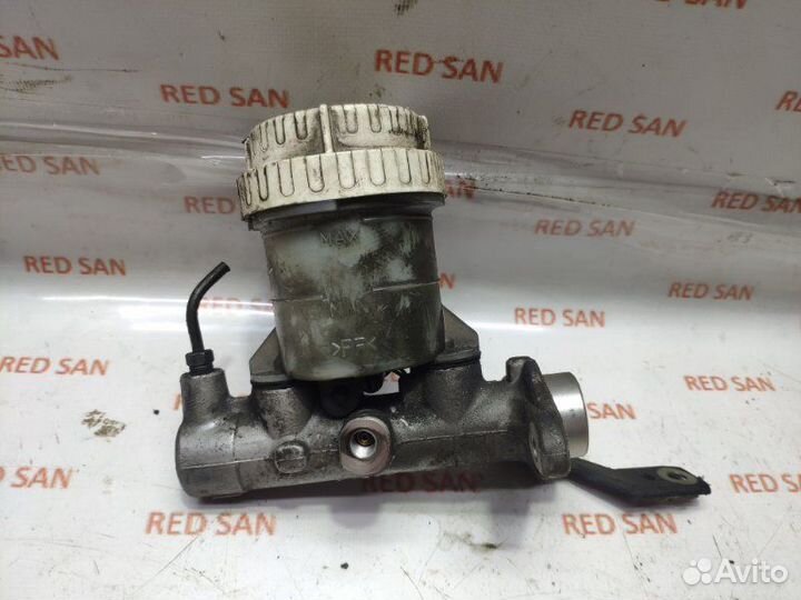 Главный тормозной цилиндр Mitsubishi Pajero Sport