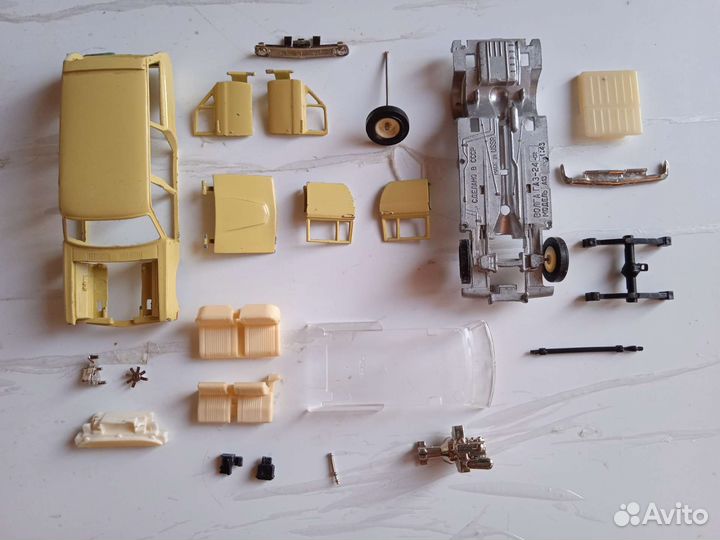 Волга газ 24 модель на запчасти