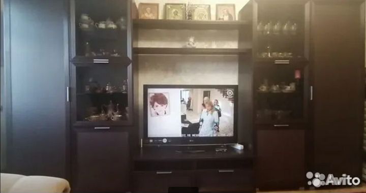 Продаю стенку с подцветкой