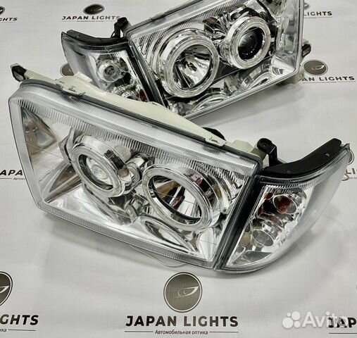 Фары линзовые с анг. глазками хром передние Toyota