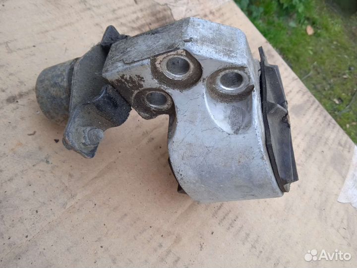 Опора двигателя правая Hyundai Accent