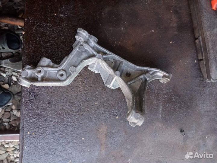 Кронштейн клапана EGR Mercedes Benz E W212 M271860