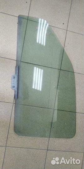 Стекло двери переднее левое Форд Фиеста Мк3