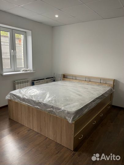 Кровать с матрасом