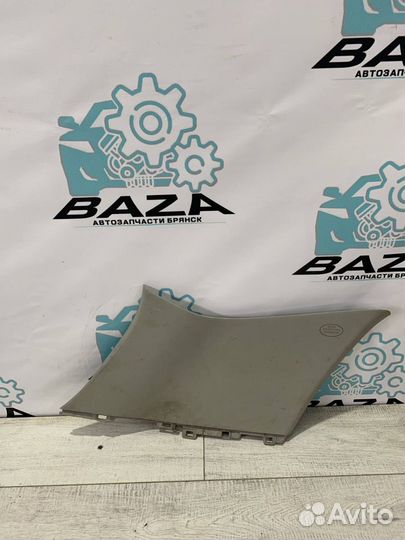 Обшивка задней левой стойки Toyota Auris