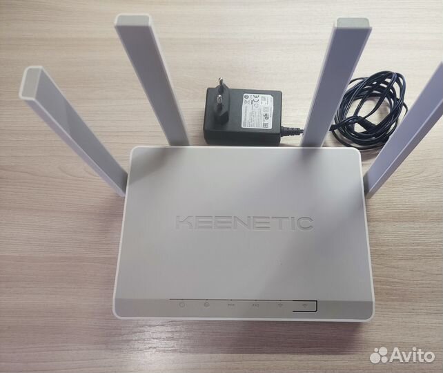 Роутер Keenetic Ultra KN-1810