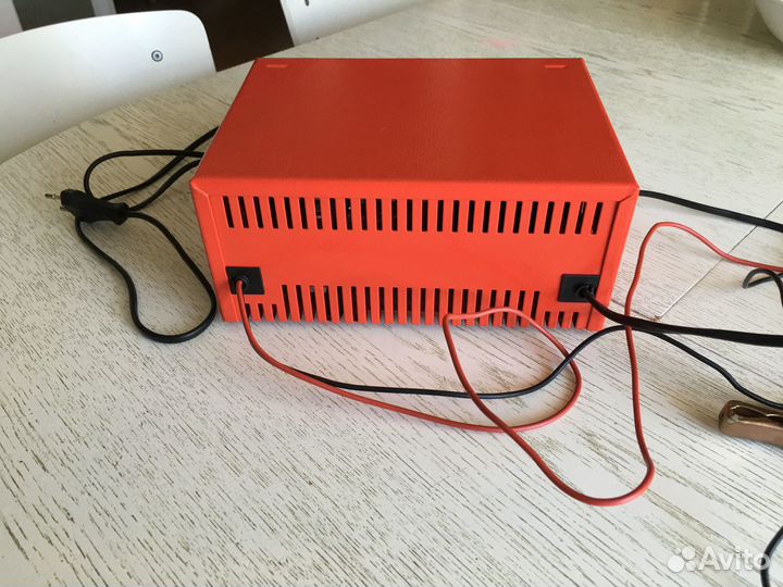 Автомобильное зарядное устройство