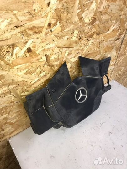 Декоративная крышка двигателя Mercedes-Benz