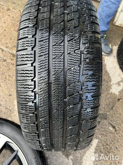 Kumho WinterCraft KW27 245/40 R19