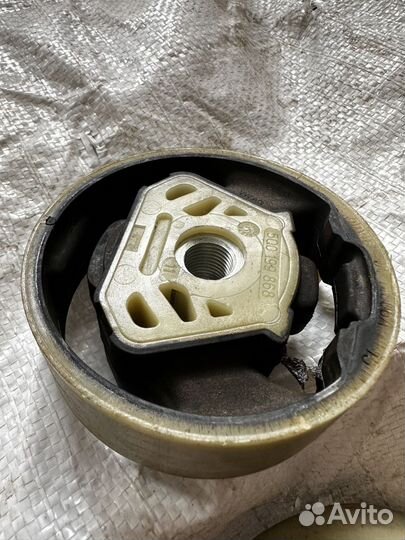 Сайлентблоки подрамника VAG