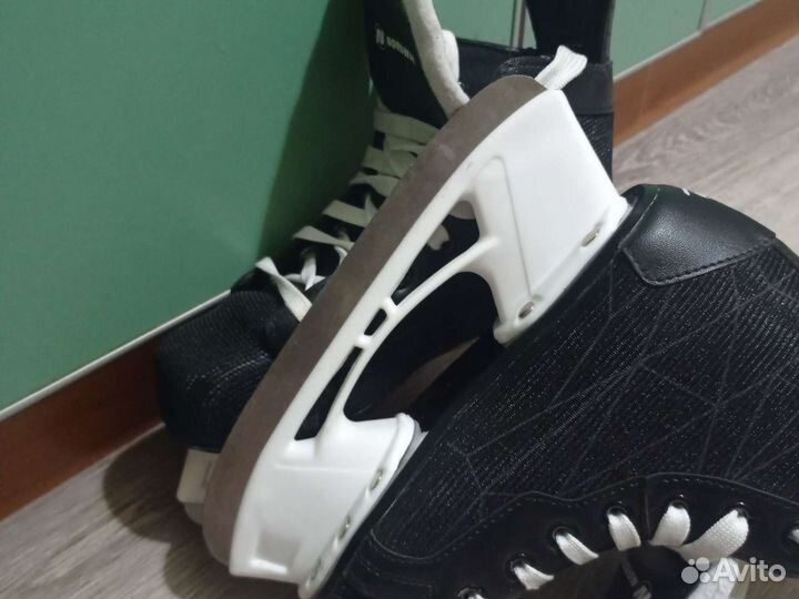 Коньки хоккейные