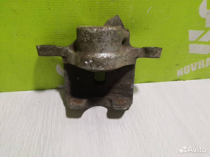 Суппорт передний правый Митсубиси Галант 6 Е30