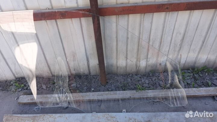 Стекло переднее левое accent