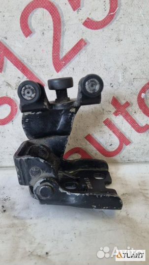 Ролик раздвижной двери задний левый KIA carnival