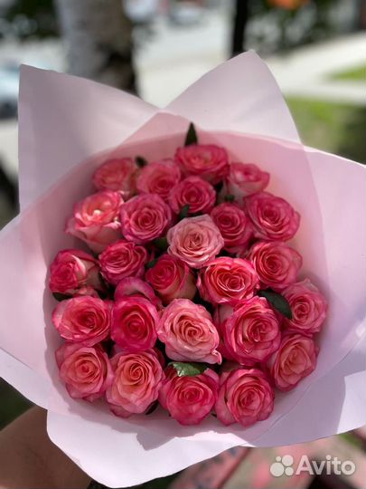 25 роз с оформлением