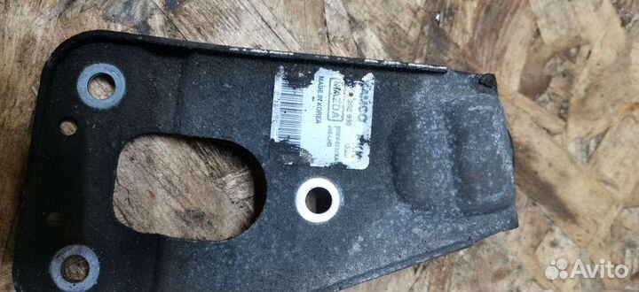 Моторчик стеклоочистителя mazda