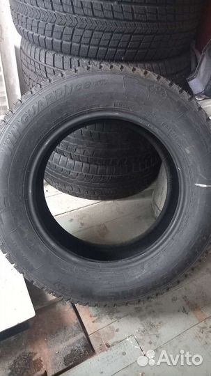 Roadstone Winguard Ice SUV 235/65 R17