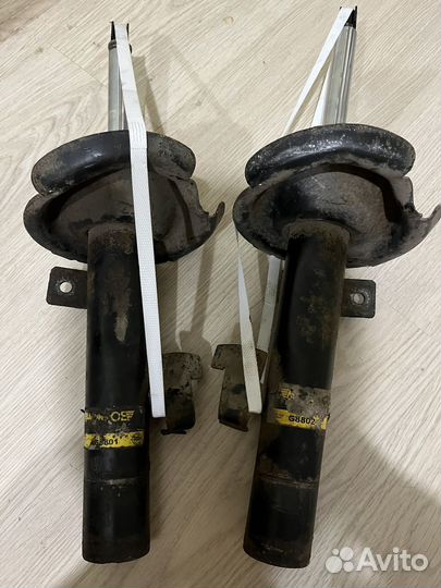 Комплект передних амортизаторов ford focus 2