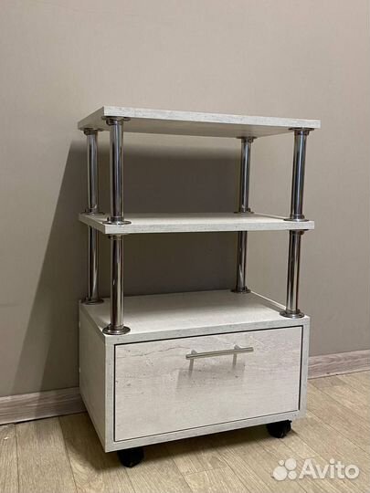 Педикюрное кресло с тележкой с ящиками