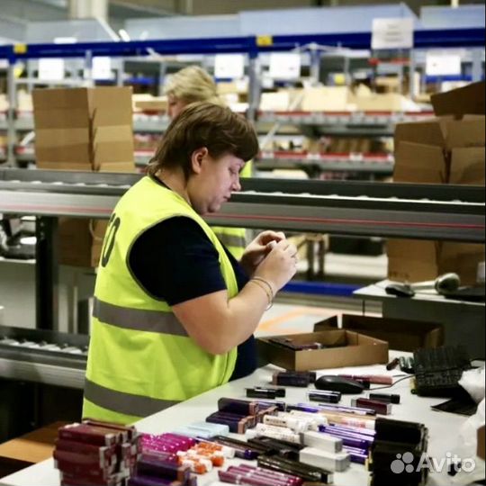 Рабочие на склад косметики