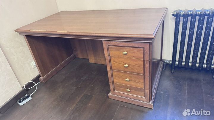 Письменный стол бу со встроенной тумбой