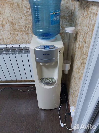 Кулер для воды напольный