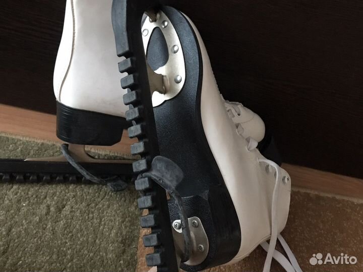 Женские фигурные коньки