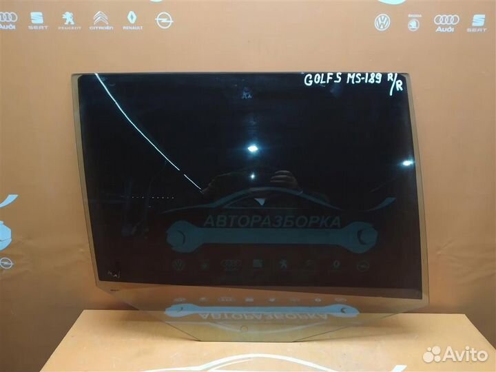 Стекло двери задней левой Volkswagen Golf 5 (2003