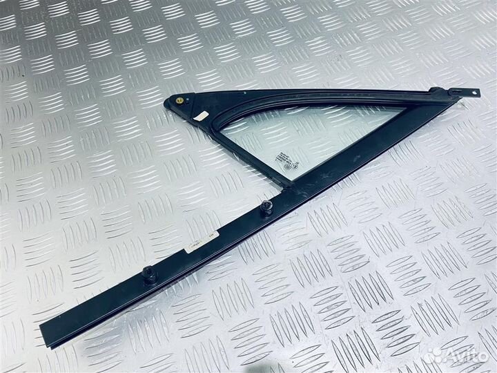 7P6845114 Форточка передняя правая Volkswagen Tou