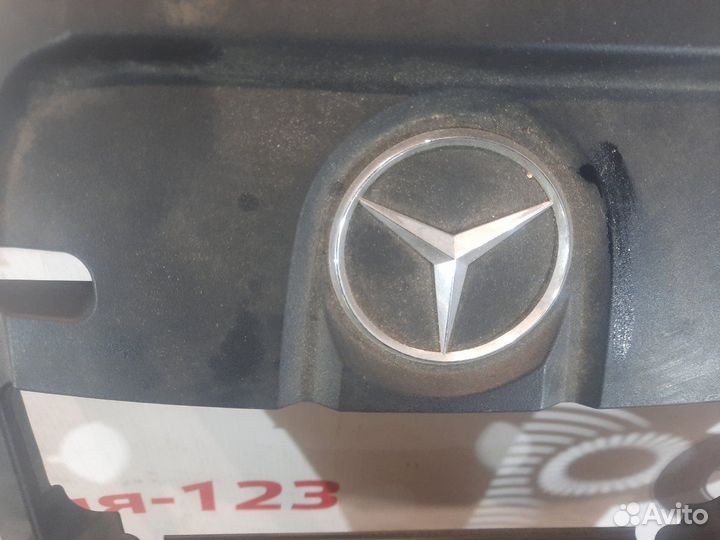 Декоративная крышка двигателя Mercedes C200 W204