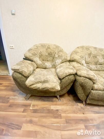 Угловой диван и кресло бу