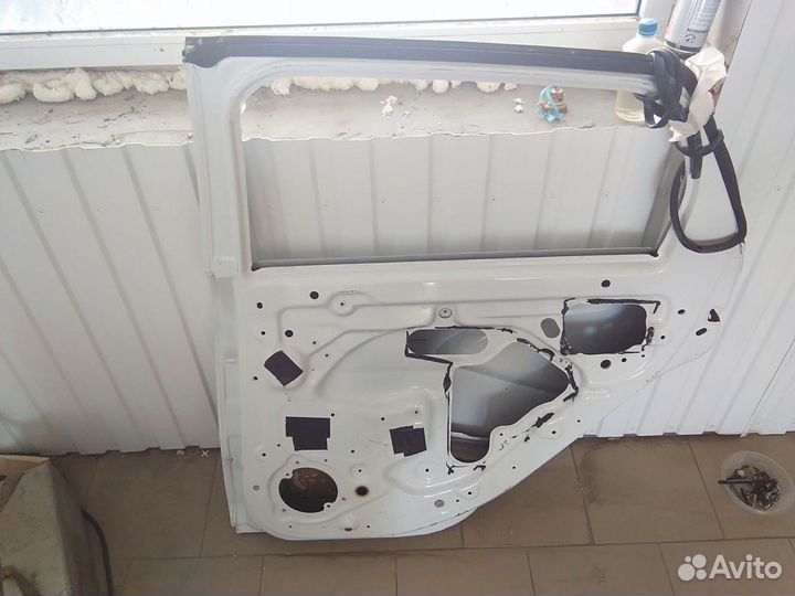 Продам заднюю правую дверь Веста SV gross