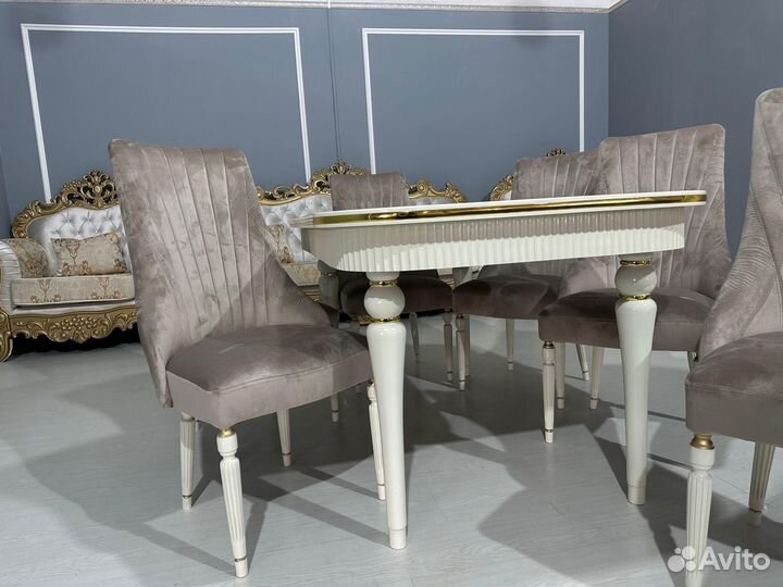 Стол и стулья