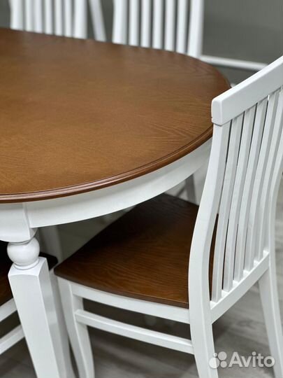 Стол и стулья в гостиную. В наличии